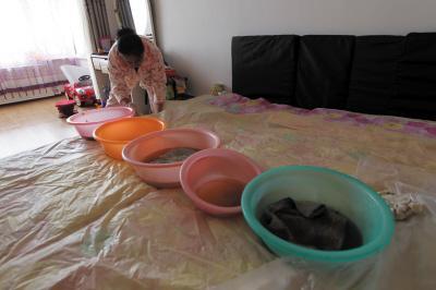 五台楼上漏水，住户失联，小区没物管，业主维权难！律师来支招……